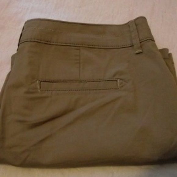 LEE Natural Fit Women's  Shorts, Med, Tan - Picture 1 of 7